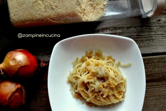 come-preparare-spaghetti-con-cipolle